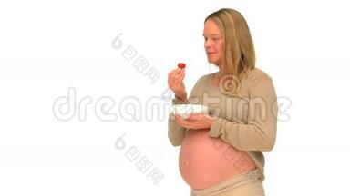 吃草莓的孕妇